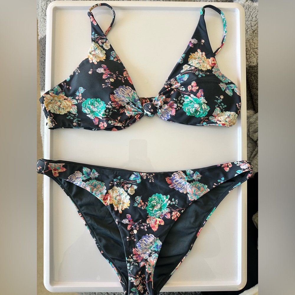 Women’s large O’Neill bikini top and bottom swim suit